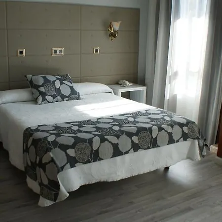 Otel Naranjos 2*